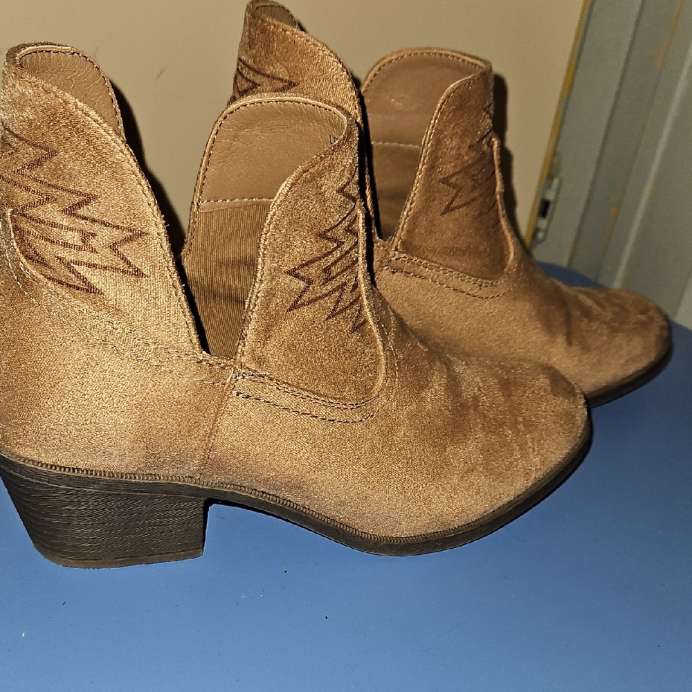 Rock & Candy Tan Heeled Boots with Western Flair